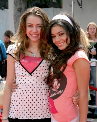 Miley and Vanessa -  Cinema, tv - TV series - 